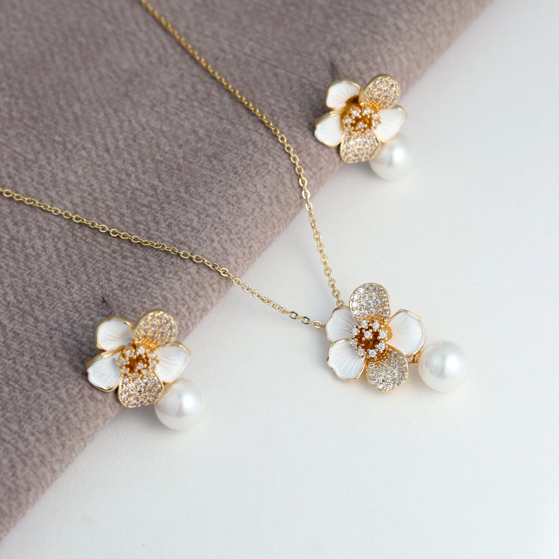 Blossom Pearl Elegance Set Own It Pure