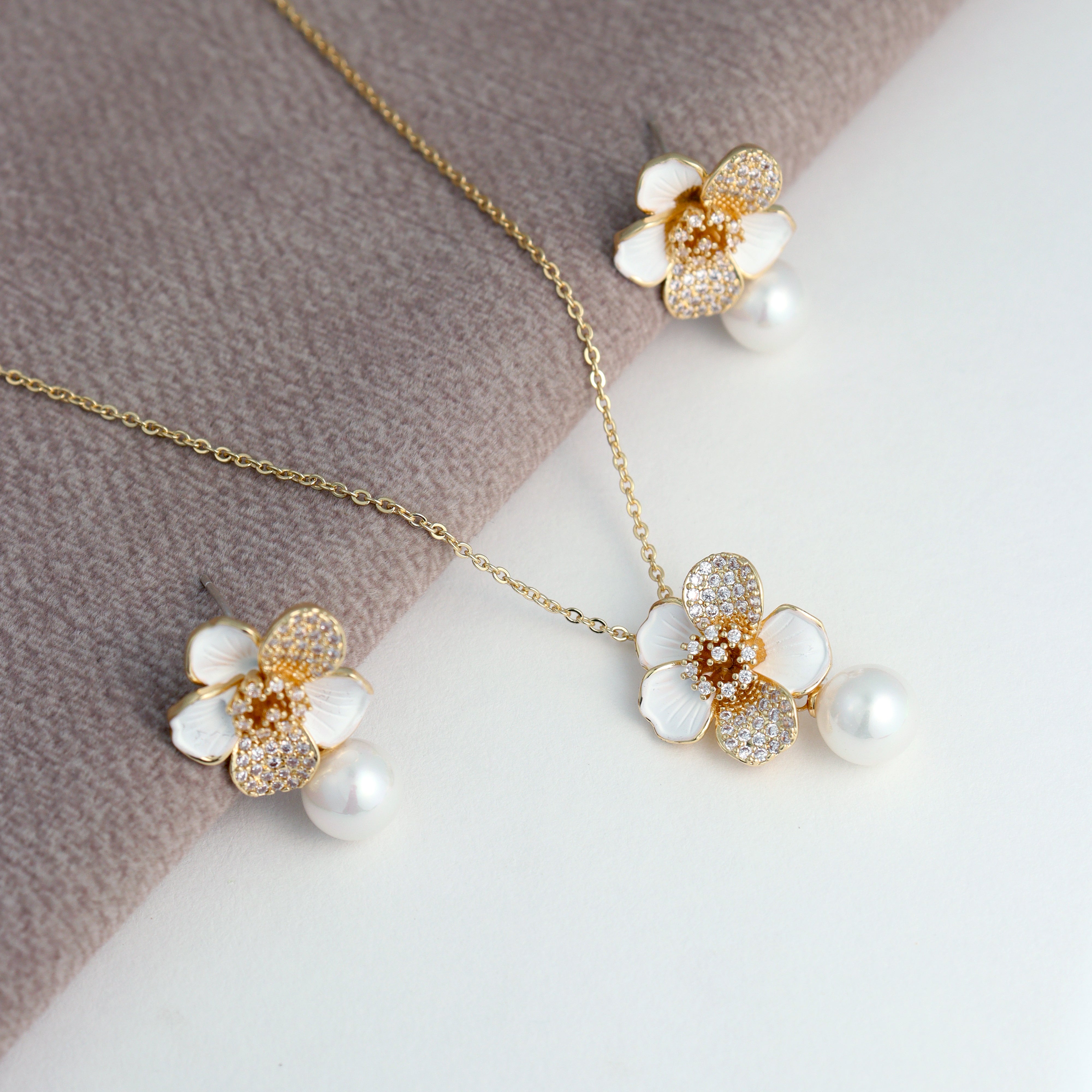 Blossom Pearl Elegance Set Own It Pure