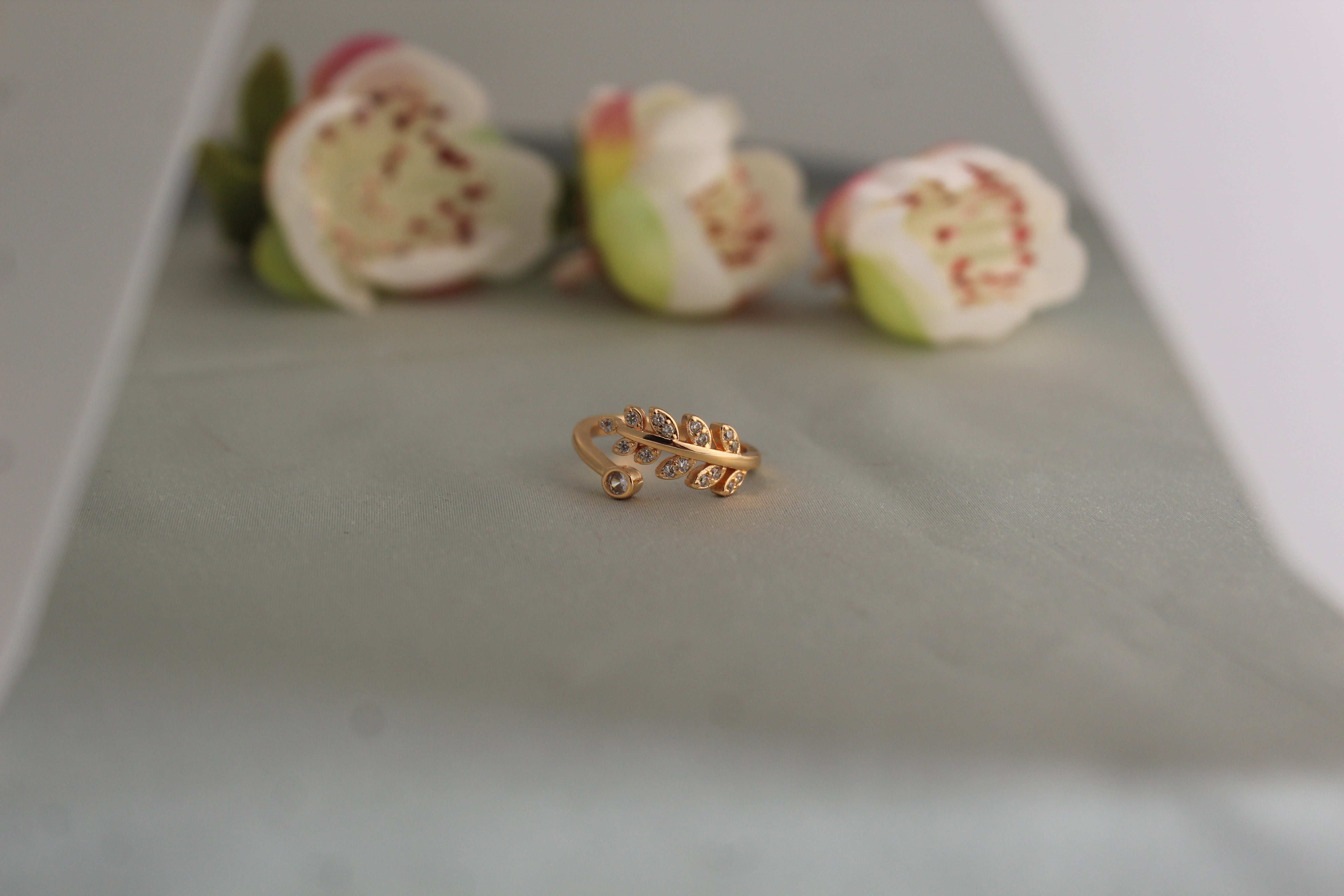 Classic Golden Leaf Ring